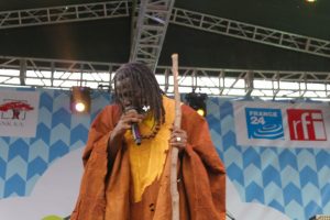 Tiken Jah Fakoly en prestation au Festival Amani à Goma le 17 Février 2015. Photo: Charly Kasereka